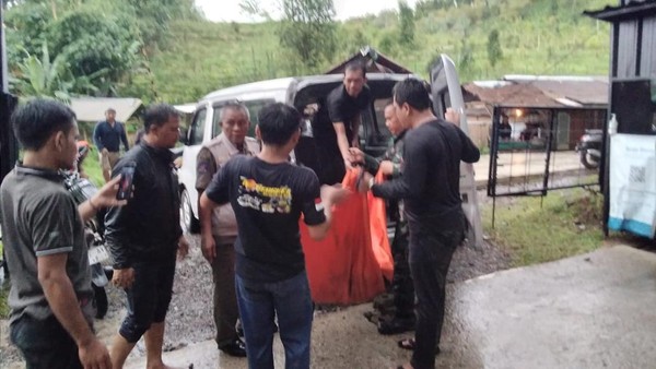 Ngeri! Warga Bogor Temukan Mayat Tinggal Tengkorak di Gunung Salak