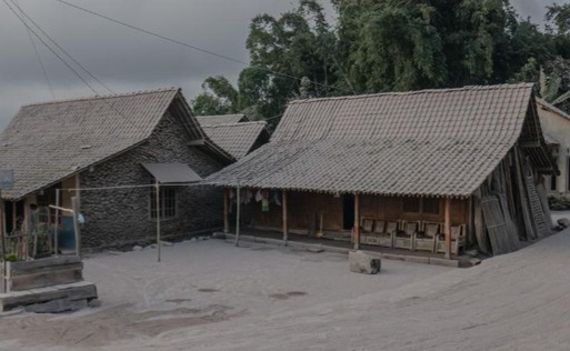 Gunung Merapi Keluarkan Awan Panas Sejauh 2 Km