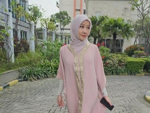 Lucinta Luna Tepati Janji Tutup Aurat, Unggah Video Diri Pakai Hijab