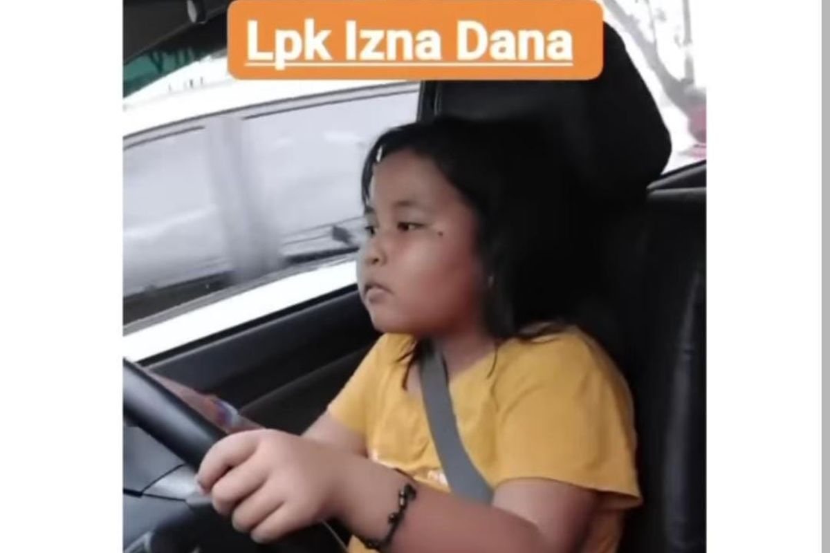 Viral Video Bocah Belajar Mengemudikan Mobil