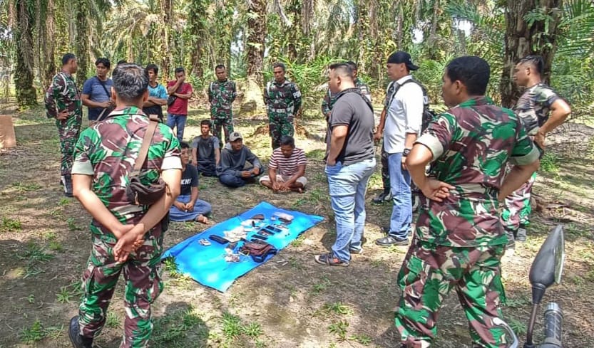 Collab Kodim 0209/LB - Polres Labuhanbatu Gerebek Pesta Narkoba, 4 Pelaku Ditangkap