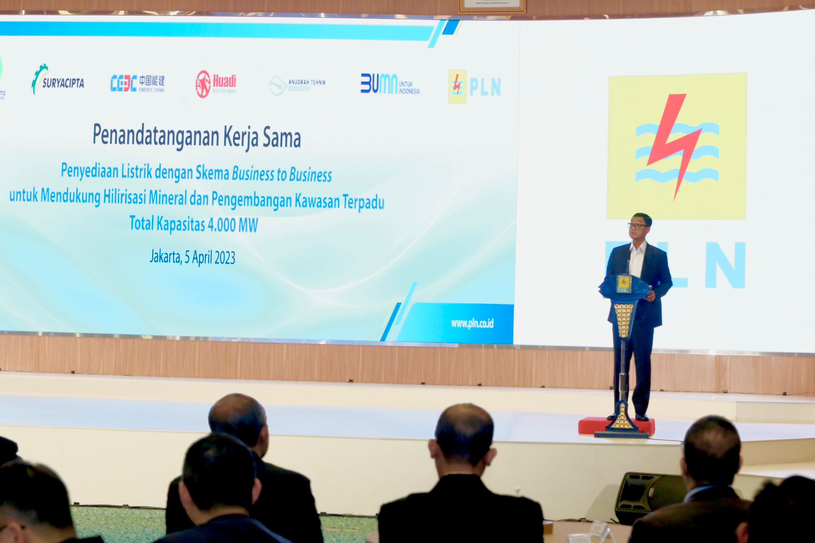 PLN Ajak 5 Mitra Strategis Bangun Kelistrikan Berbasis EBT, Dukung Hilirisasi Industri