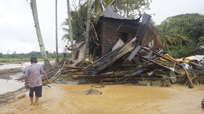 Diterjang Banjir Bandang, 12 Rumah di Sumbawa Hanyut