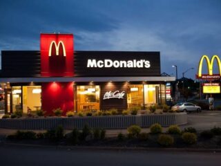 Restrukturisasi Perusahaan, McDonald's akan Potong Gaji hingga PHK Karyawan