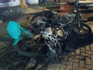 Polres Pelabuhan Makassar dan Pos Polantas Diserang OTK, 2 Motor Polisi Hangus Terbakar