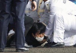Ngeri! PM Jepang Dilempari Bom Ketika Berpidato