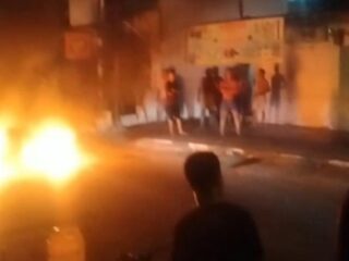 Viral! Usai Konvoi Sambil Lempar Mercon,  Motor Pelajar di Medan Dibakar Warga