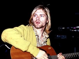 Fantastis! Gitar Bekas Kurt Cobain Terjual dengan Harga Rp 8,9 Miliar