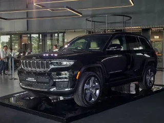 Kolom Kemudi Rusak, 90 Ribu Grand Cherokee Ditarik Jeep Kembali