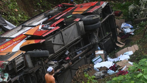 Bus Masuk Jurang di Sulteng, 3 Santri Gontor Tewas