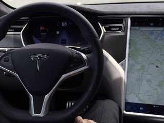Varian Setir Kanan Tesla Model S dan Model X akan Disuntik Mati