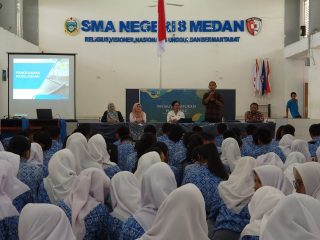 Relawan Listrik untuk Negeri Himpun Ratusan Downloader Baru PLN Mobile di SMAN 8 Medan