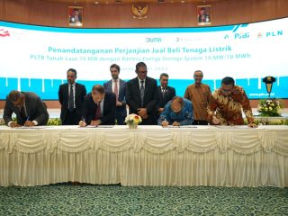 PLN Tandatangani PJBTL PLTB Berteknologi BESS dengan Total Eren, Adaro Power dan PJBI 