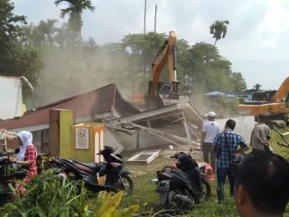 Turut Bongkar 8 Rumah Eks Karyawan, PTPN2 Bersihkan Areal HGU di Kebun Sampali