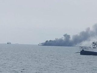 Kebakaran Landa Kapal Feri di Laut Merak Banten