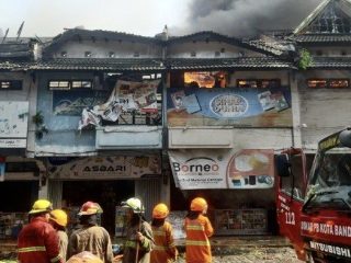 Pasar Caringin Bandung Terbakar