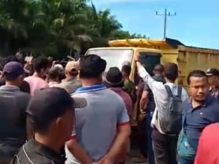 Aspirasi Tak Disahuti, Warga Singkuang I Madina, Kembali Hadang Truk Sawit PT RPR