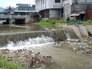 Sampah dan Pendangkalan Sungai Aek Mata Panyabungan Picu Keresahan Warga