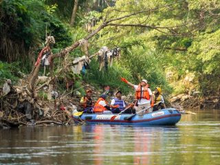 Serentak Se-Indonesia, Ribuan Pegawai PLN Group Bersihkan Pantai dan Sungai 