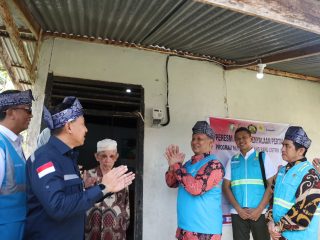 Giliran 980 Keluarga Pra Sejahtera di Riau Dapat Sambungan Gratis Listrik dari PLN