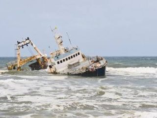 Kapal Nelayan Filipina Alami Kecelakaan: 2 Orang Tewas, 7 Lainnya Hilang