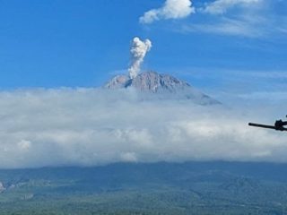 Siaga III, Gunung Semeru 12 Kali Erupsi-Semburkan Awan Panas 3,5 Km