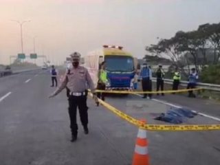 Geger! Warga Temukan Mayat Pria Bersimbah Darah di Tol Surabaya-Mojokerto