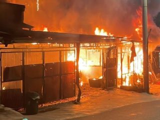 Sekretariat Gereja–2 Kios di Jakbar Terbakar, Diduga Api Muncul karena Korsleting Listrik