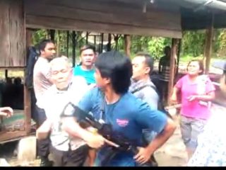 Melawan Saat Dibawa ke Pengadilan, Tersangka JT Coba Rampas Senpi Petugas