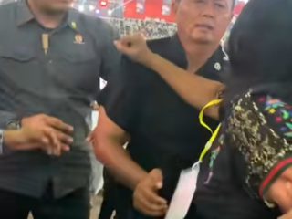 Diduga ODJG, Seorang Wanita Ngamuk Saat Jokowi Datangi Acara Relawan Bobby