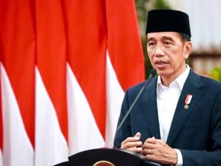 Rocky Gerung Sentil Presiden dengan Kata Bajingan, Jokowi: Itu Hal Kecil