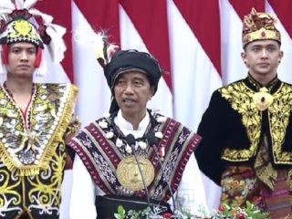 Sebut Fotonya Bersama Capres Tersebar di Daerah, Jokowi: Boleh Saja