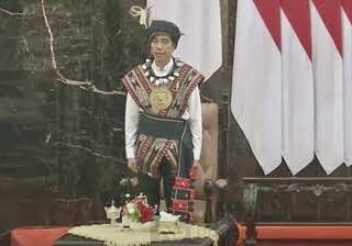 Hadiri Sidang Tahunan MPR, Jokowi Pakai Baju Adat Tanimbar Maluku