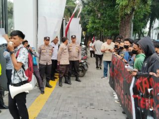 Protes Dugaan Penggelapan Dana Pegawai Dishub, Massa Formasi Demo DPRD Medan