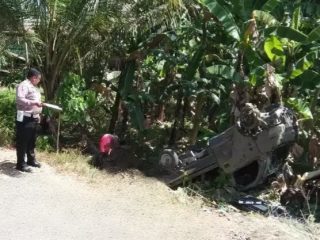 Mobil Rombongan Siswa Tsanawiyah di Bone Terbalik, 2 Orang Tewas