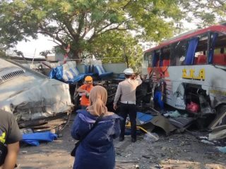 Laka Maut Bus di Ngawi: 4 Orang Tewas, 14 Lainnya Luka Berat