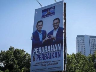 Merasa "Dipaksa" Terima Keputusan NasDem, Partai Demokrat Turunkan Baliho Anies