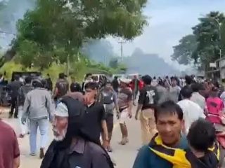 Ribuan Massa di Pulau Rempang Batam Bentrok dengan Aparat, Sejumlah Warga Terluka
