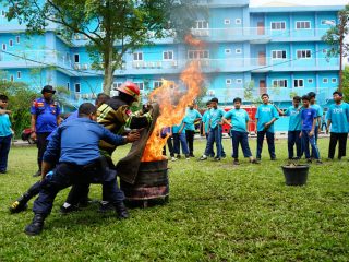 Libatkan Dinas P2K Medan, Siswa SMP YPSA Ikuti Pelatihan Cara Cegah dan Padamkan Kebakaran