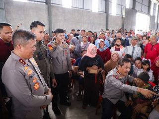 Gelar Bakti Sosial, Wakapolri Bagikan 5.000 Paket Sembako ke Warga Sumut