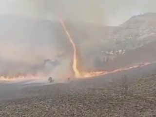 Kebakaran Belum Padam, Tornado Api Muncul di Savana Gunung Bromo