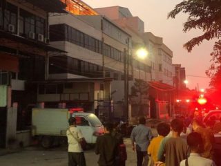 Gudang Kantor di Jakut Terbakar, Percikan Api Las Jadi Penyebabnya