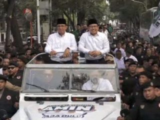 Daftar ke KPU, Anies-Cak Imin Diantar Land Rover Berumur Setengah Abad