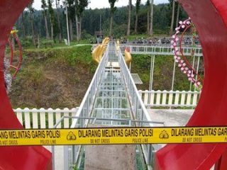 Fakta Baru, Jembatan Kaca Banyumas Tak Jalani Uji Kelaikan