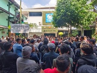 Copot Rontek Ganjar, Kantor Satpol PP Yogyakarta Digeruduk Massa