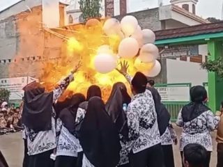 Viral! Balon Gas Meledak Saat Perayaan Hari Guru di Bekasi, 10 Orang Terluka
