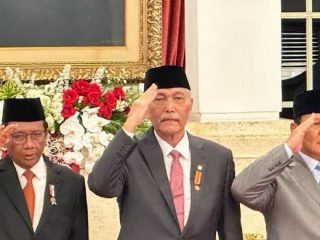 Luhut Binsar Pandjaitan Hadiri Pelantikan KSAD Baru di Istana