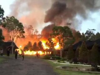 23 Kamar Penginapan di eMTe Highland Resort Ciwidey Bandung Terbakar!