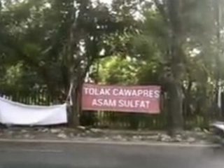 Spanduk 'Tolak Cawapres Asam Sulfat' Bermunculan di Medan Usai Gibran Salah Sebut