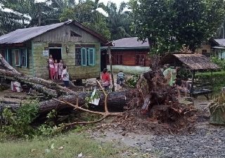 Angin Kencang dan Banjir Landa Bandung, 102 Ruumah Rusak